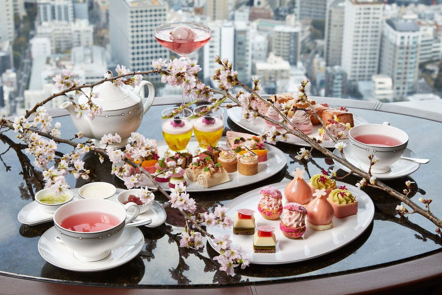 ブランチ｜ザ・リッツ・カールトン 東京「桜アフタヌーンティー」桜＆苺のシュークリームや桜ジュレなど