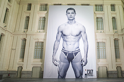 クリスティアーノ ロナウド 下着ブランド Cr7 設立 本人登場の巨大パネルがスペインで話題 ファッションプレス クリスティアーノ ロナウド 下着ブランド Cr7 設立 本人登場の巨大パネルがスペインで話題 ファッションプレス