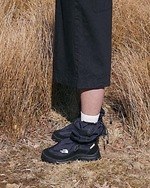 ザ・ノース・フェイス × エンダースキーマ、レザーシューズ要素と高機能ソールを融合＆ポーチ付きバッグ｜写真58