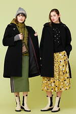 ユキ トリヰ 2022-23年秋冬コレクション、秋冬を楽しく彩るミックススタイル｜写真17