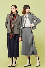 ユキ トリヰ 2022-23年秋冬コレクション、秋冬を楽しく彩るミックススタイル｜写真24