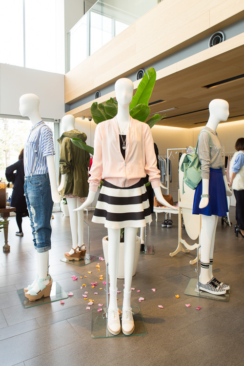 Zara姉妹ブランド ストラディバリウス 日本上陸 関東 関西にそれぞれ1号店オープン ファッションプレス