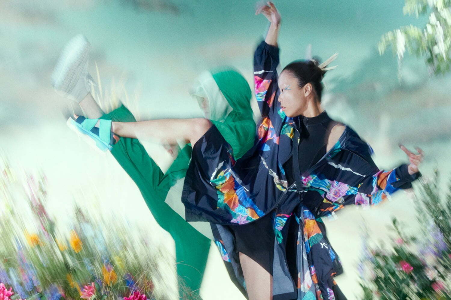 Y-3の春夏新作、アーカイブプリントを再構築した花柄スニーカー＆ウインドブレーカーなど