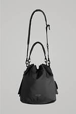 ハイク×ポーターのコラボ第2弾、巾着型ショルダーバッグを“くすみカラー＆ブラック”の全3色で｜写真31