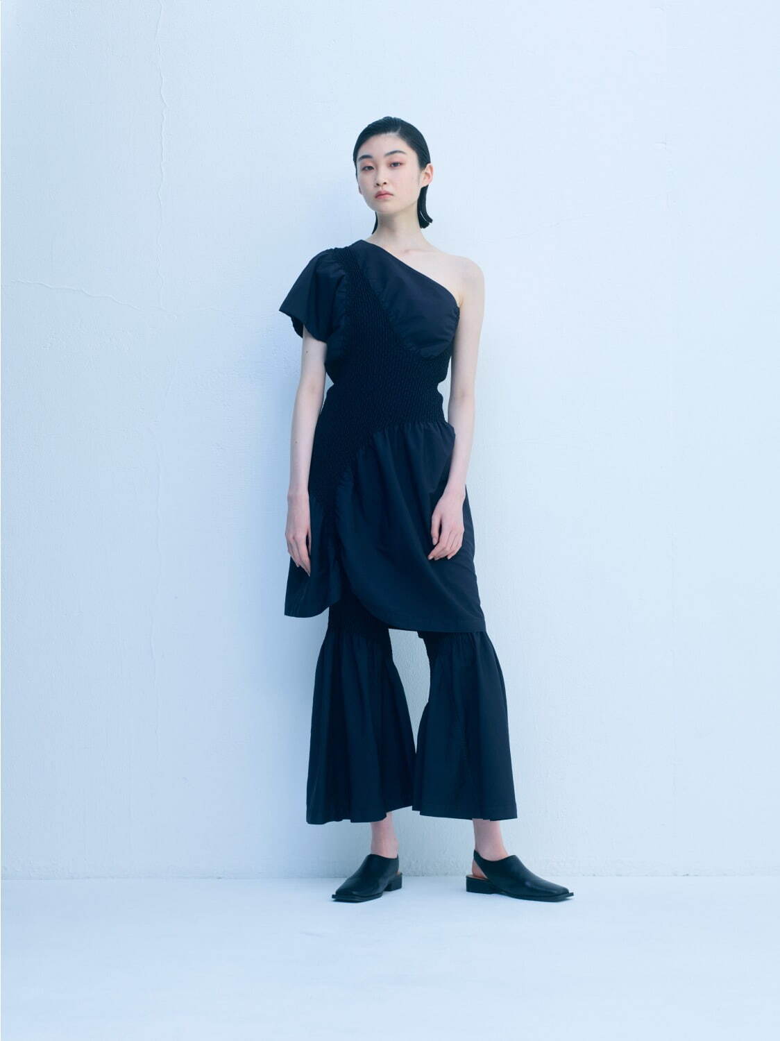 「WAVELET」チュニック 66,000円/パンツ 60,500円