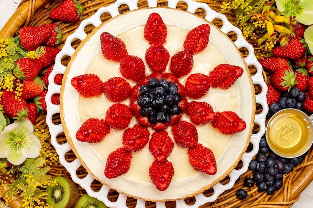 キル フェ ボン、ハチミツソースたっぷり“ショートケーキ”風タルト浜松店限定発売