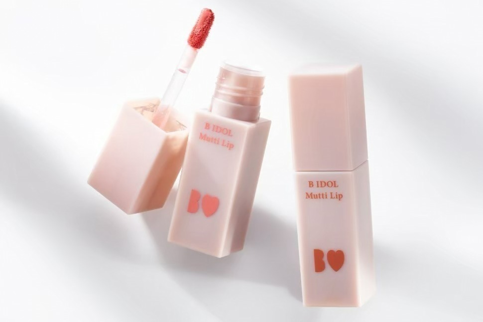 吉田朱里のビー アイドル22年春コスメ、THE アイパレ＆ふわふわ「むっちリップ」にヌードカラー