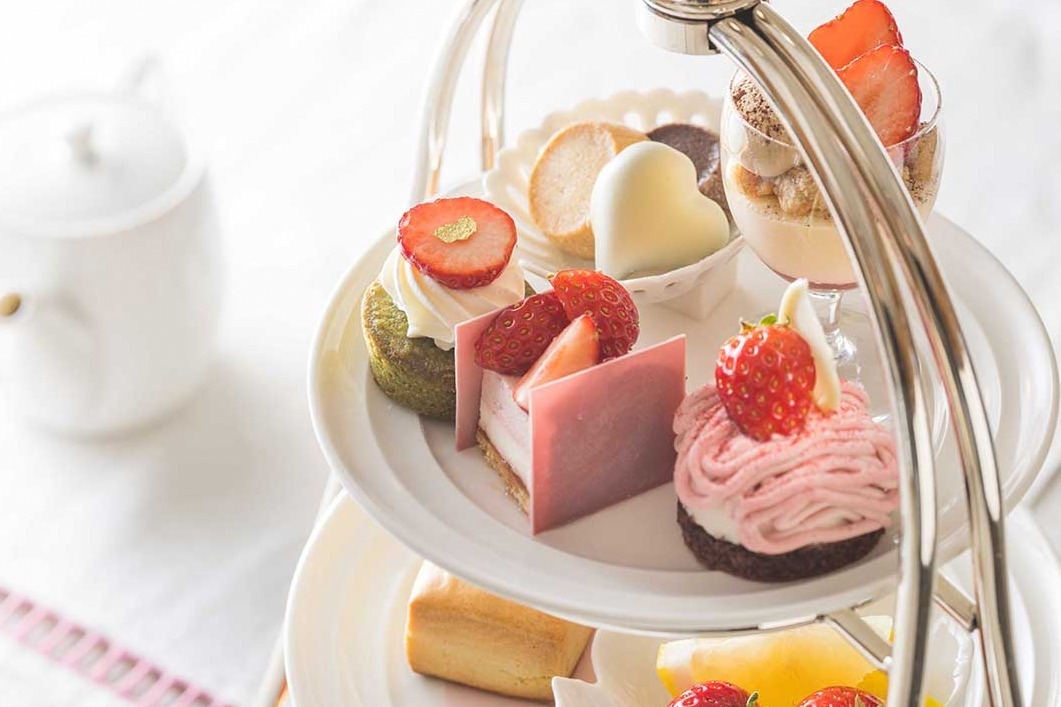 横浜ベイホテル東急の「いちご アフタヌーンティー」苺モンブランやムースケーキ