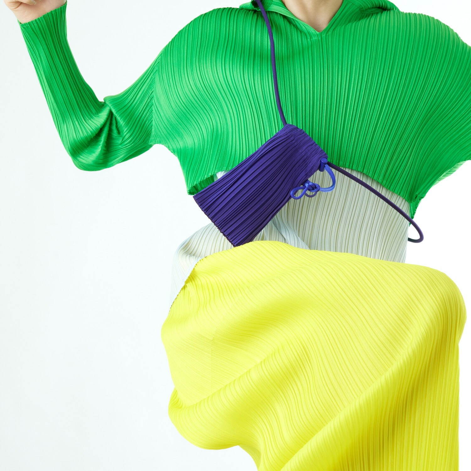 PLEATS MINI POCHETTE – ISSEY MIYAKE ONLINE STORE