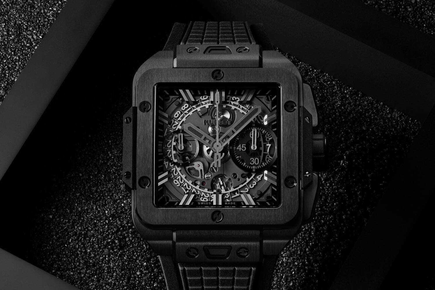 ウブロ初スクエア型腕時計「スクエア・バン ウニコ」チタニウムやゴールドを用いた5種類のケース