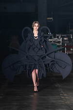 リュウノスケオカザキ 001コレクション - 自然との一体化を目指して｜写真1