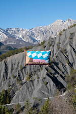 A.P.C.“アンデス文化着想”の幾何学模様キルト＆カラフルクッション｜写真5