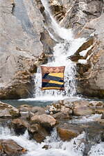 A.P.C.“アンデス文化着想”の幾何学模様キルト＆カラフルクッション｜写真1