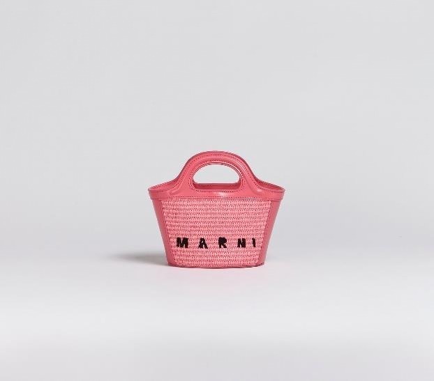 マルニ、ポップな新色ピンクのかごバッグ＆ハンドペイントTシャツなど新作 - 大丸心斎橋店で先行販売 - ファッションプレス