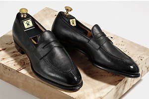 紳士靴「三陽山長」プレステージラインから“ビスポーク級の仕上がり”を叶えたミニマルなレザーローファー