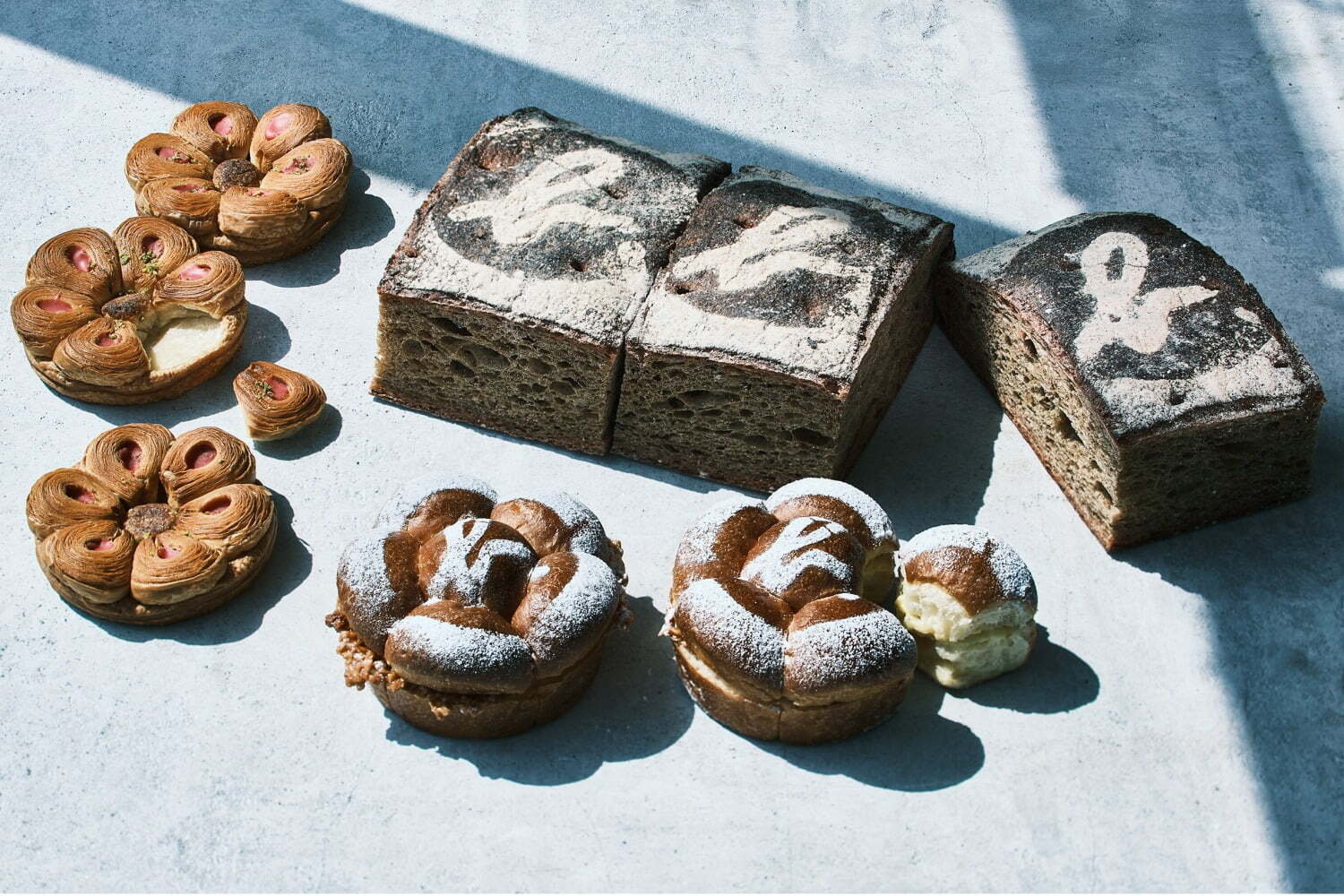 アニエスべー“b.アイコン”のパンがリチュエルとコラボで登場、“ピオニー”の花型ブリオッシュなど