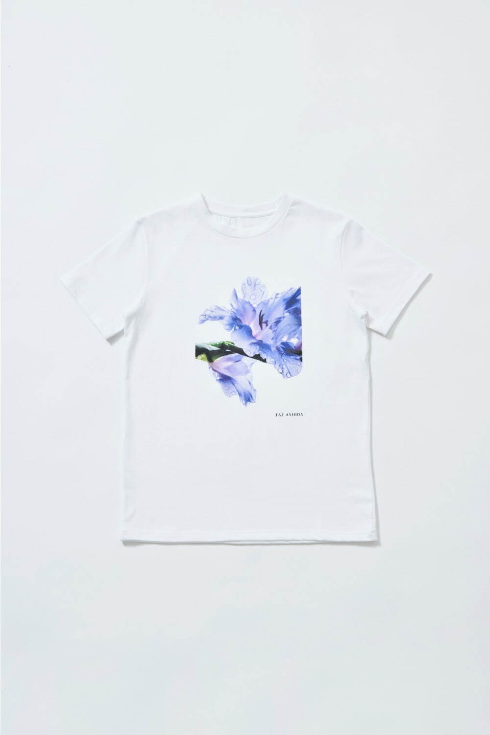 タエ アシダのフラワーフォトTシャツ“雫のように”輝くラインストーン、芦田多恵が撮り下ろし｜写真11