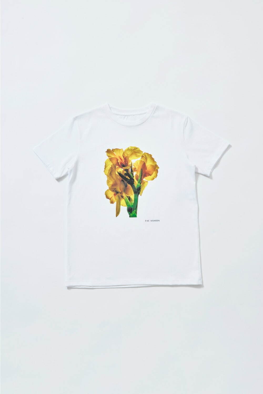 タエ アシダのフラワーフォトTシャツ“雫のように”輝くラインストーン、芦田多恵が撮り下ろし｜写真9
