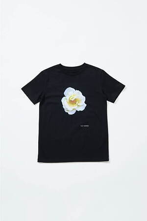 タエ アシダのフラワーフォトTシャツ“雫のように”輝くラインストーン、芦田多恵が撮り下ろし｜写真8