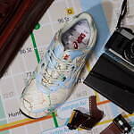 “地下鉄の路線図”モチーフのレザースニーカー、アトモスとアシックス・スポーツスタイルがコラボ｜写真3