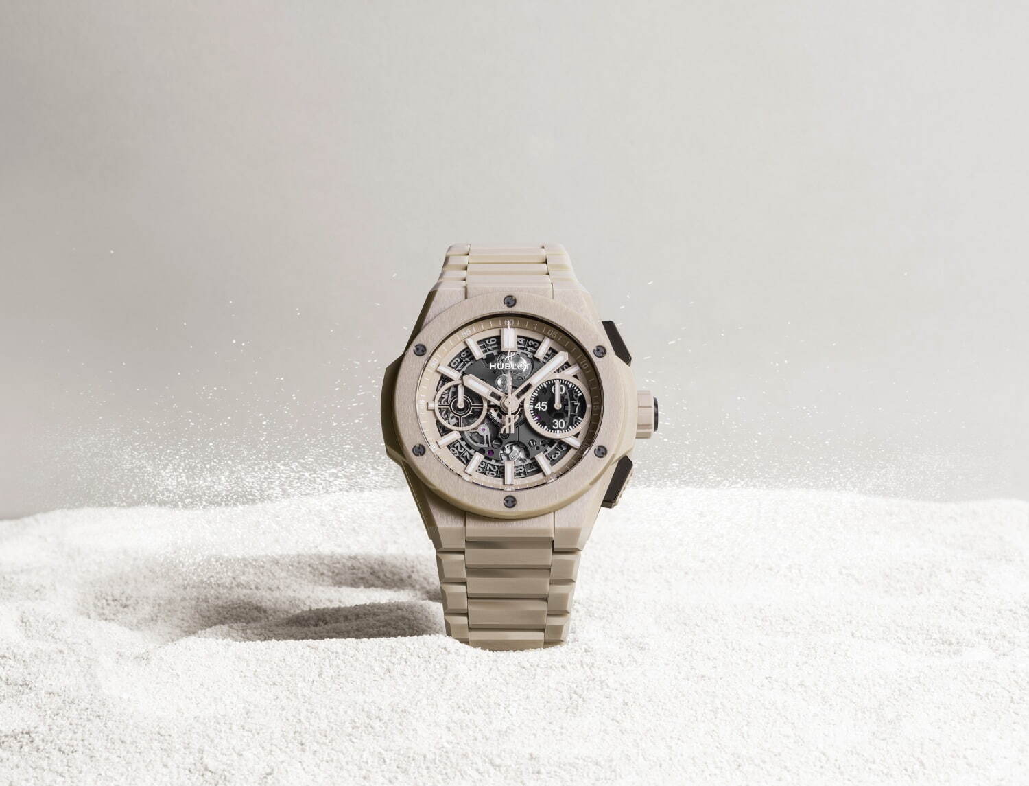 ウブロの22年新作腕時計「ビッグ・バン」新素材“パープルサファイア 