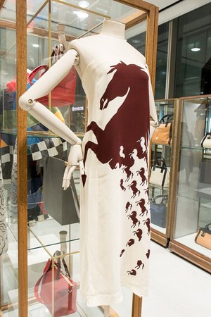 【美品】Chloé: Attitudes クロエ アティテュード 作品集 美品】Chloé: Attitudes クロエ アティテュード 作品集 - メルカリ