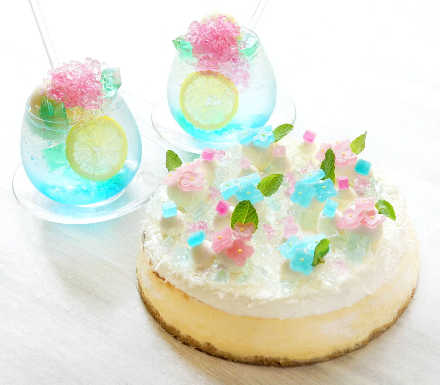 きらめく紫陽花スイーツ 琥珀糖のnyチーズケーキ クリームソーダ サンデーブランチ下北沢店で ファッションプレス