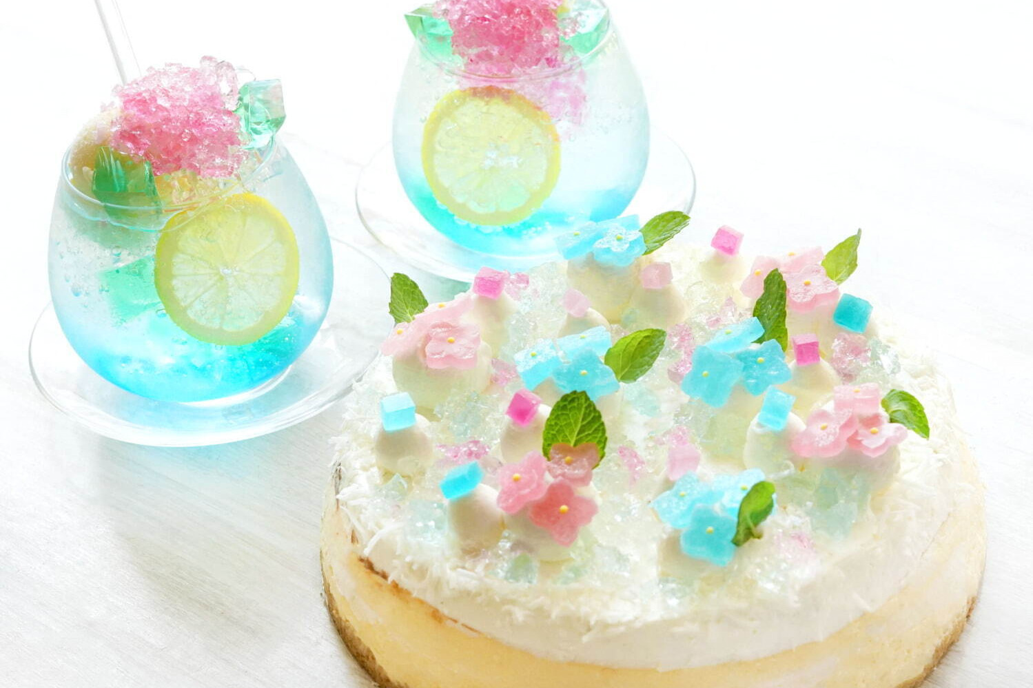 きらめく紫陽花スイーツ 琥珀糖のnyチーズケーキ クリームソーダ サンデーブランチ下北沢店で ファッションプレス