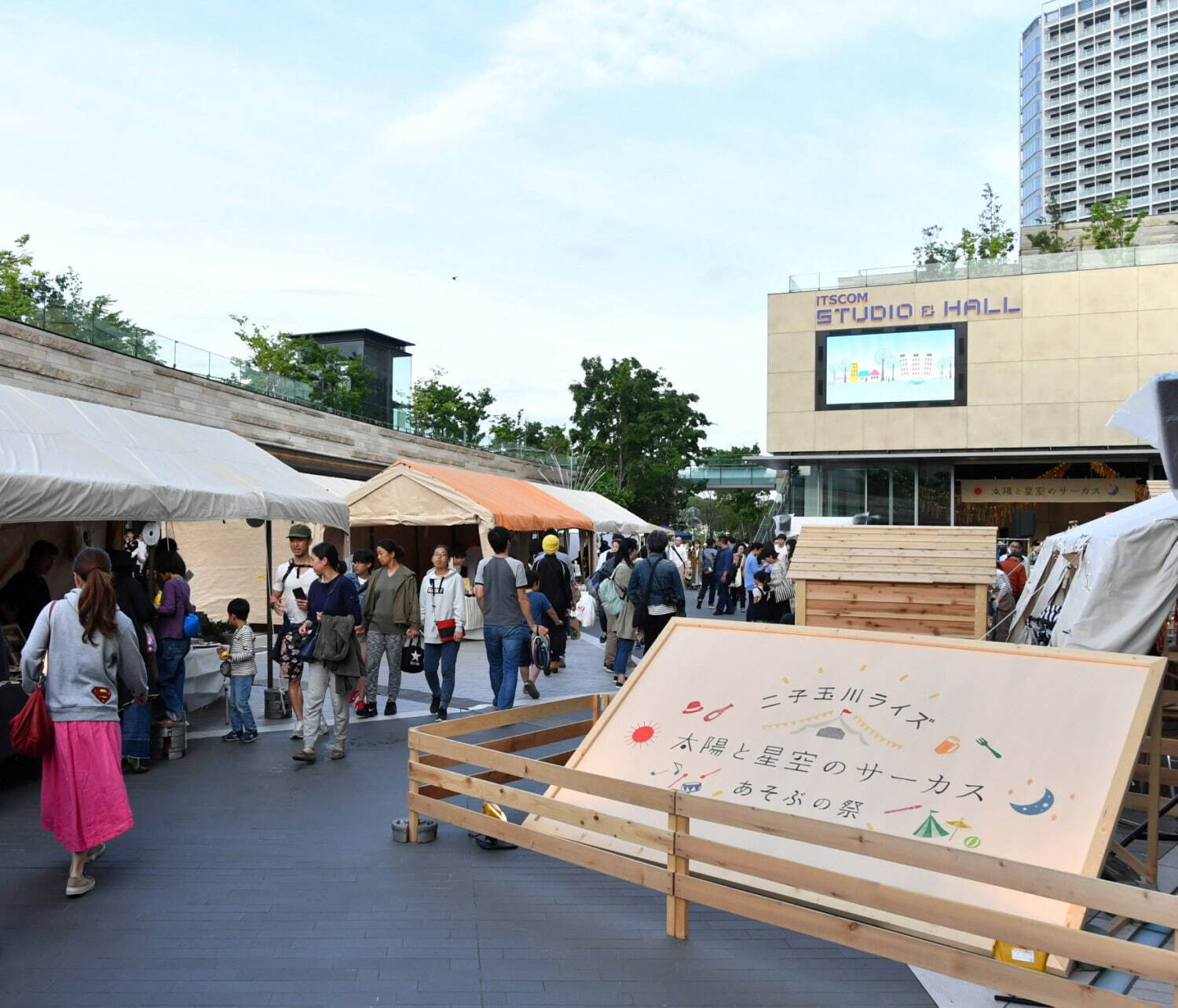 二子玉川ライズのGWイベント「太陽と星空のサーカス」フードトラック＆雑貨が集結するマーケットなど｜写真2