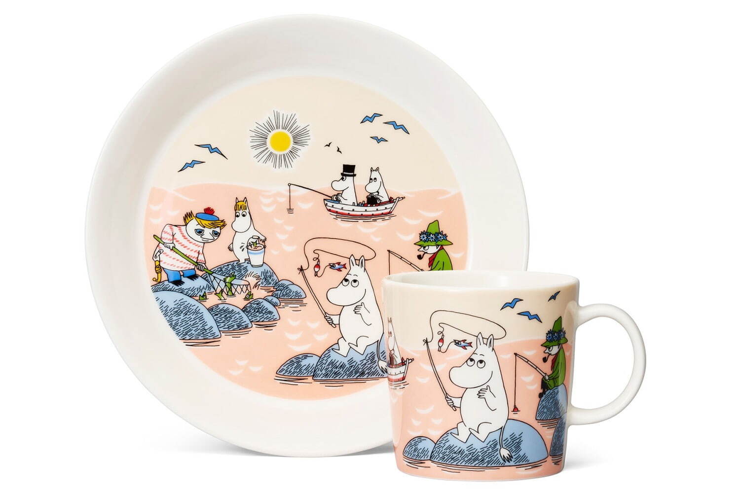 「ムーミン バイ アラビア」22年夏の新作マグ＆プレート、北欧の夏を描いた特別なコラージュイラスト