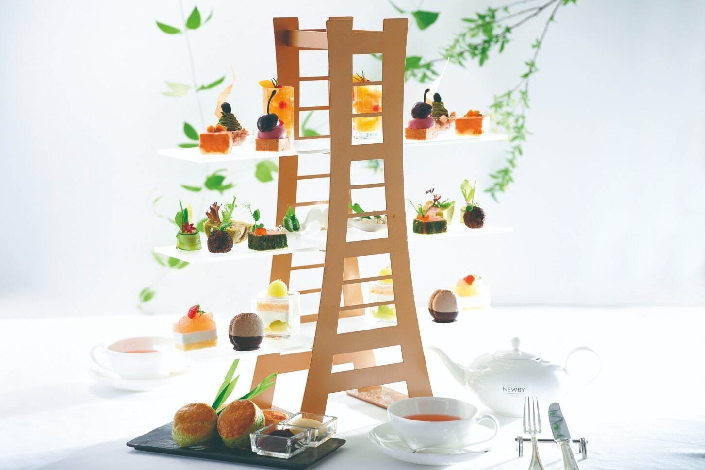 横浜ロイヤルパークホテル"新緑"アフタヌーンティー、濃厚抹茶モンブランやメロンケーキ