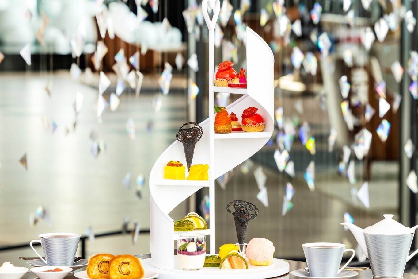 ブルーベリー｜コンラッド大阪"桃"が主役のアフタヌーンティー、リップ型チョコを飾ったピーチタルトなど