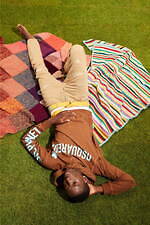 ディースクエアードのカラフル＆レトロな新作ロゴTシャツ、快適ストレッチデニムのパンツも｜写真17