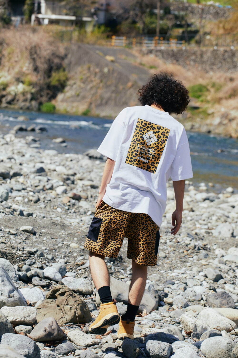 コロンビア アトモスのコラボ ウィートカラーの防水シューズ ヘイジーレイジー やtシャツなど ファッションプレス