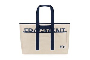 リュニフォーム×フラグメント デザインの限定バッグ、ロゴ＆シリアル番号入りビッグトート