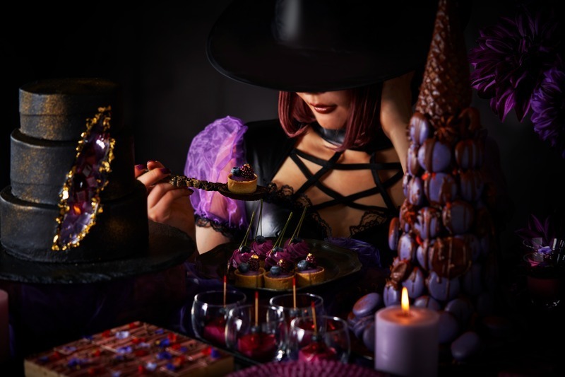 アートホテル大阪ベイタワー“死の舞踏”がテーマのダークファンタジービュッフェ、紫×黒の魔女スイーツ｜写真17