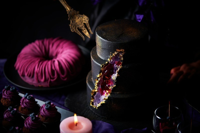アートホテル大阪ベイタワー“死の舞踏”がテーマのダークファンタジービュッフェ、紫×黒の魔女スイーツ｜写真9