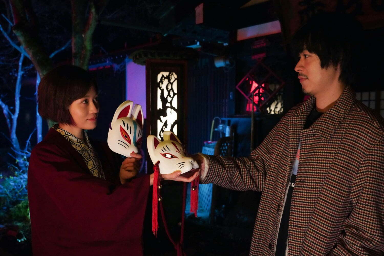 ロマンス[映画]｜映画『コンビニエンス・ストーリー』成田凌×前田敦子、若き脚本家と妖艶な人妻の異世界アドベンチャー