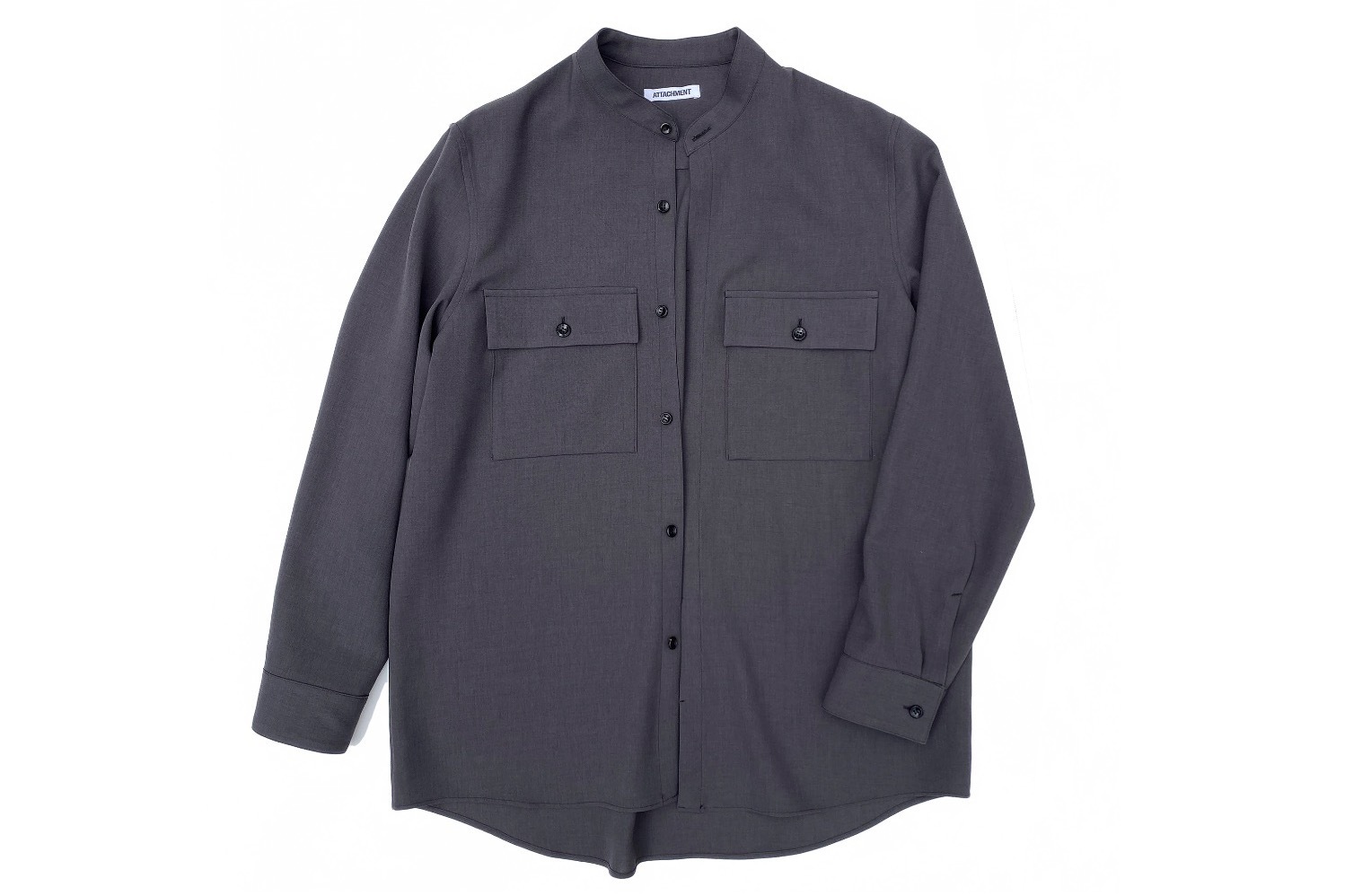 アタッチメント、新デザイナー榎本による先行限定シャツ＆パンツ - 初夏らしい涼しげな素材でアレンジ