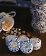 世界最古の修道院薬局が作る「カマルドリの修道院キャンディ」“薬壷”イメージの缶入り｜写真3