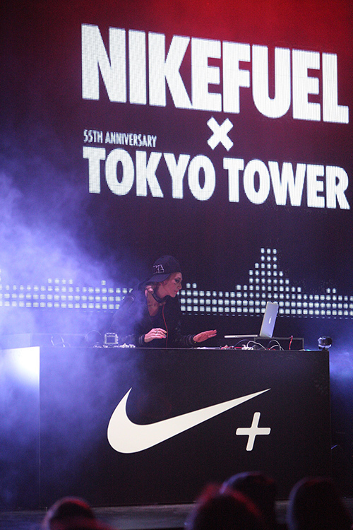 祝 東京タワー55周年！ナイキのフューエルバンド発売記念イベントで、一夜限りの特別ライトアップ｜写真3