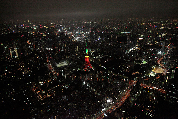 祝 東京タワー55周年！ナイキのフューエルバンド発売記念イベントで、一夜限りの特別ライトアップ | 写真