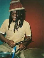 フレッドペリー×ニコラス デイリー“レトロカラー”のポロシャツ、70年代英国の音楽シーン着想｜写真11