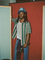 フレッドペリー×ニコラス デイリー“レトロカラー”のポロシャツ、70年代英国の音楽シーン着想｜写真7