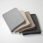 ジル・サンダー、40周年記念限定ブランケットを阪急うめだで発売｜写真1