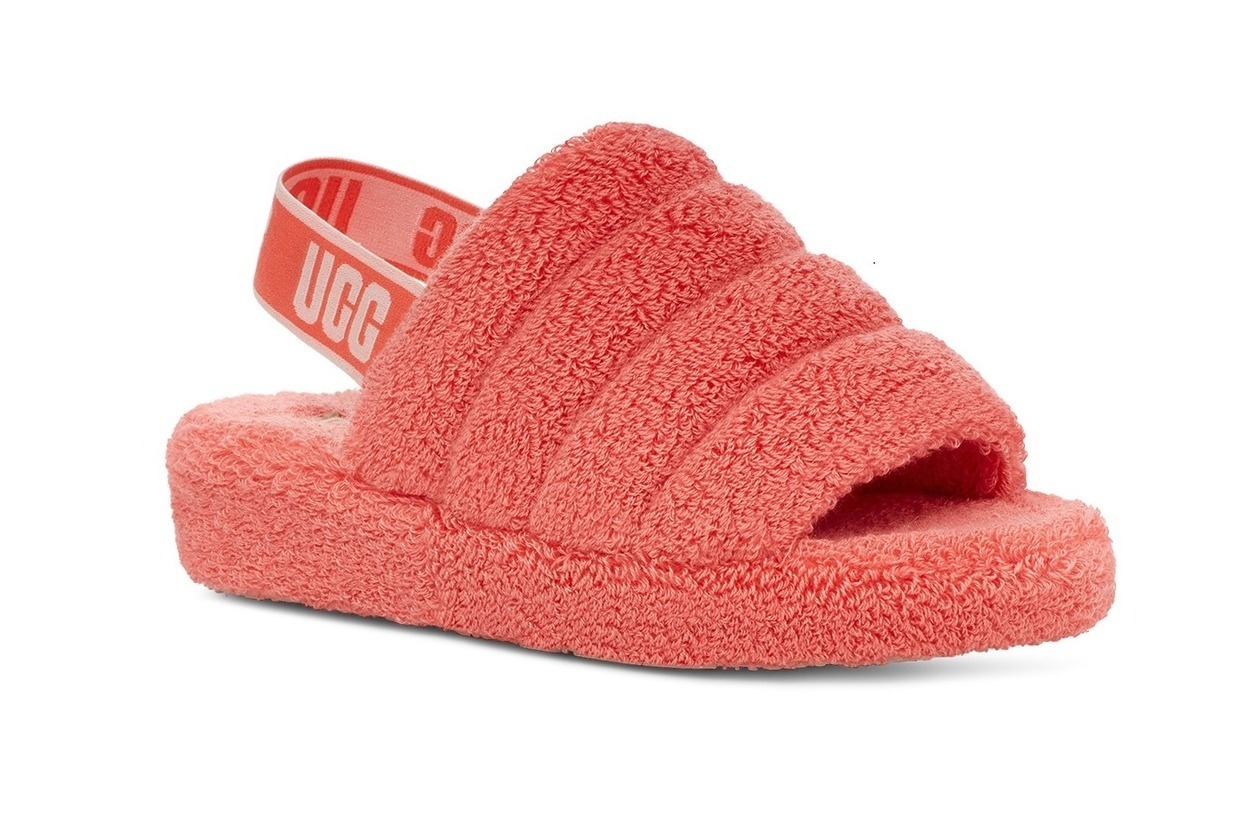 UGG"ふわふわタオル地"「バナナ プディング」色の新作サンダル、ユニセックスショートブーツも