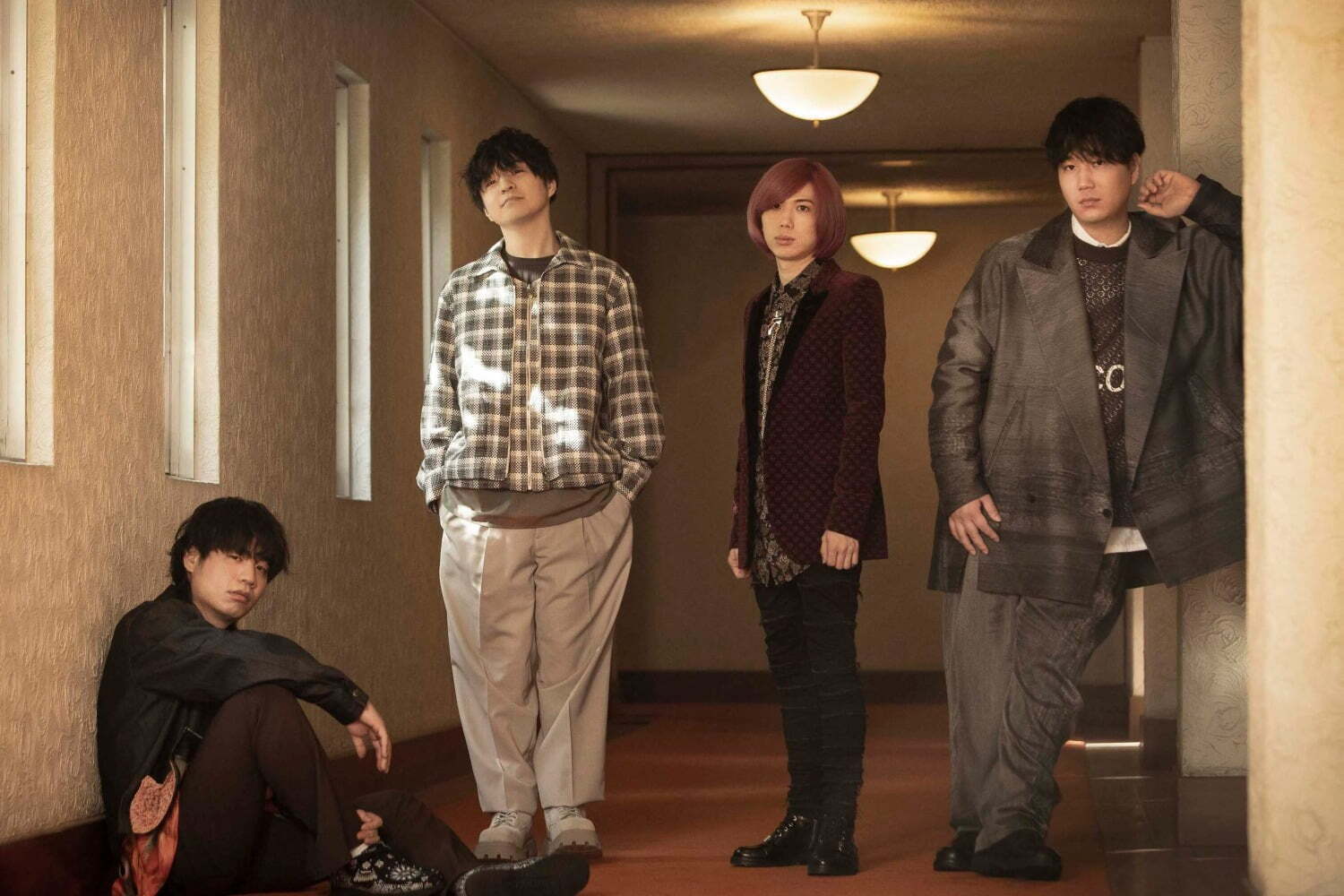 official髭男dism｜Official髭男dism最新CD『ミックスナッツ EP』アニメ・映画主題歌など全4曲収録