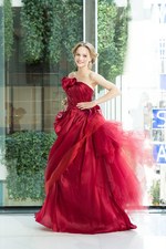 ウェディングのトレンドはゴールド！NY・ロンドンのセレブに人気の新作ドレスをノバレーゼが披露｜写真8