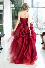 ウェディングのトレンドはゴールド！NY・ロンドンのセレブに人気の新作ドレスをノバレーゼが披露｜写真10