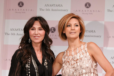 ジェニファー・ロペス｜ハリウッドセレブご用達アイブロウトリートメント、アナスタシアがベスト眉ニストと新製品を発表！